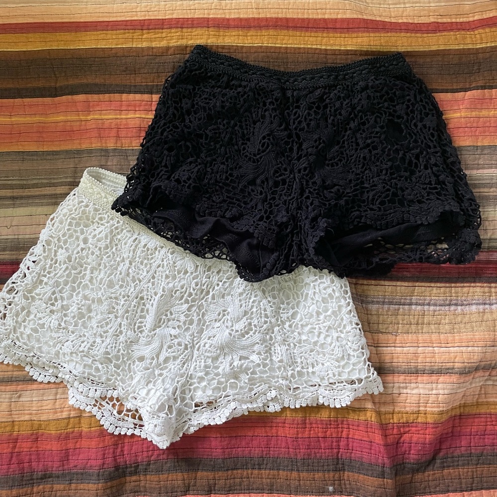 MOSSIMO set 2pc white and black lace shorts